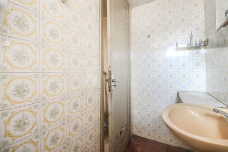 Casa à venda com 428m², 4 quartos e 2 vagas Casa à venda com 428m², 4 quartos e 2 vagasBanheiro Social 2