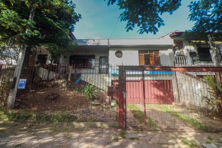 Casa à venda com 428m², 4 quartos e 2 vagas Casa à venda com 428m², 4 quartos e 2 vagasFachada