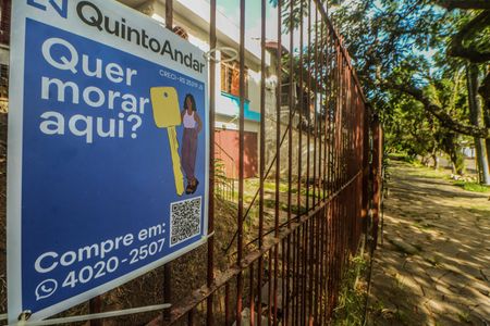 Casa à venda com 428m², 4 quartos e 2 vagas Casa à venda com 428m², 4 quartos e 2 vagasPlaquinha