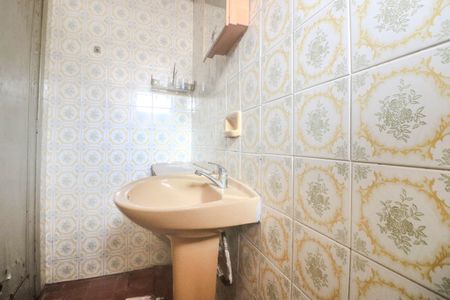 Casa à venda com 428m², 4 quartos e 2 vagas Casa à venda com 428m², 4 quartos e 2 vagasBanheiro Social 2