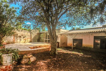 Casa à venda com 428m², 4 quartos e 2 vagas Casa à venda com 428m², 4 quartos e 2 vagasPátio