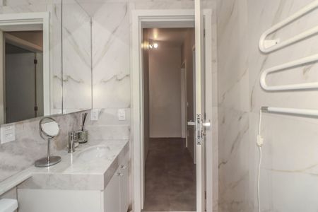 Casa à venda com 356m², 4 quartos e 3 vagas Casa à venda com 356m², 4 quartos e 3 vagasBanheiro Social