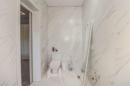 Casa à venda com 356m², 4 quartos e 3 vagas Casa à venda com 356m², 4 quartos e 3 vagasBanheiro da Suíte