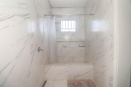 Casa à venda com 356m², 4 quartos e 3 vagas Casa à venda com 356m², 4 quartos e 3 vagasBanheiro da Suíte