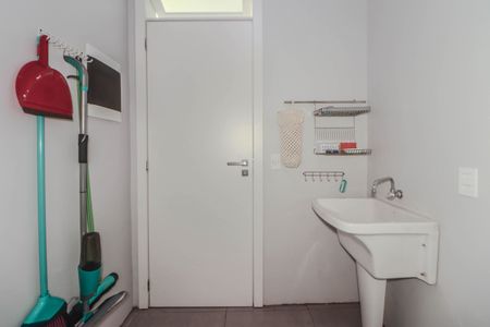 Casa à venda com 356m², 4 quartos e 3 vagas Casa à venda com 356m², 4 quartos e 3 vagasÁrea de Serviço