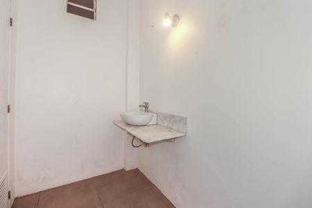 Casa à venda com 356m², 4 quartos e 3 vagas Casa à venda com 356m², 4 quartos e 3 vagasBanheiro de Serviço