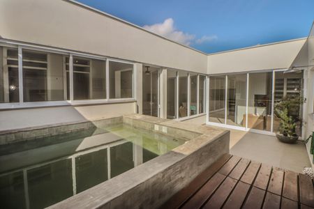 Casa à venda com 356m², 4 quartos e 3 vagas Casa à venda com 356m², 4 quartos e 3 vagasÁrea comum