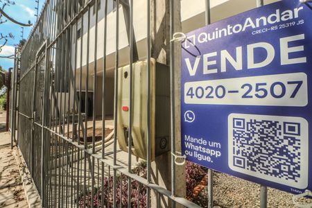 Casa à venda com 356m², 4 quartos e 3 vagas Casa à venda com 356m², 4 quartos e 3 vagasPlaquinha