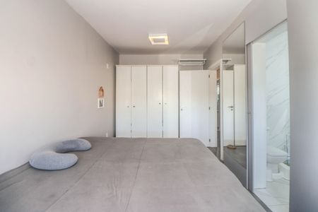 Casa à venda com 356m², 4 quartos e 3 vagas Casa à venda com 356m², 4 quartos e 3 vagasSuíte