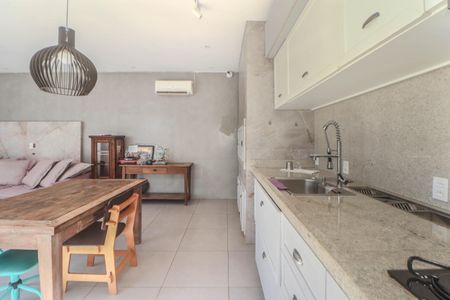 Casa à venda com 356m², 4 quartos e 3 vagas Casa à venda com 356m², 4 quartos e 3 vagasCozinha