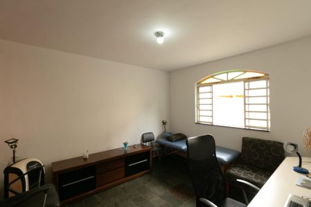 Casa de condomínio à venda com 625m², 5 quartos e 4 vagas Casa de condomínio à venda com 625m², 5 quartos e 4 vagasEscritório