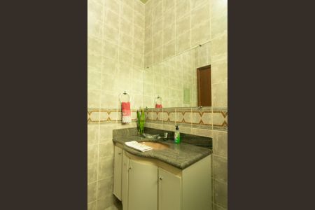 Casa de condomínio à venda com 625m², 5 quartos e 4 vagas Casa de condomínio à venda com 625m², 5 quartos e 4 vagasLavabo