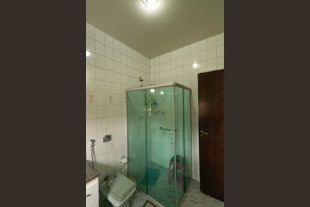 Casa de condomínio à venda com 625m², 5 quartos e 4 vagas Casa de condomínio à venda com 625m², 5 quartos e 4 vagasBanheiro Suite 2