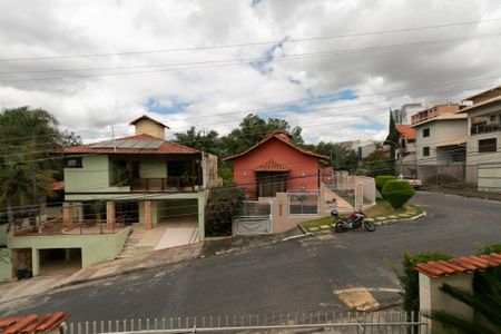 Casa de condomínio à venda com 625m², 5 quartos e 4 vagas Casa de condomínio à venda com 625m², 5 quartos e 4 vagasVista da Suite 1