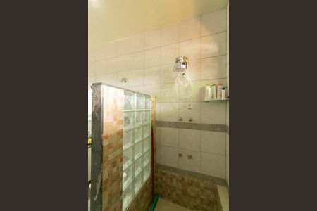 Casa de condomínio à venda com 625m², 5 quartos e 4 vagas Casa de condomínio à venda com 625m², 5 quartos e 4 vagasBanheiro Suite 1