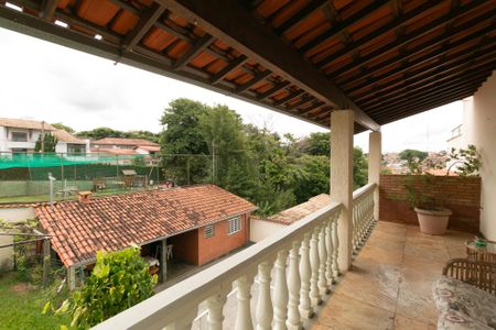 Casa de condomínio à venda com 625m², 5 quartos e 4 vagas Casa de condomínio à venda com 625m², 5 quartos e 4 vagasVaranda da Sala de TV