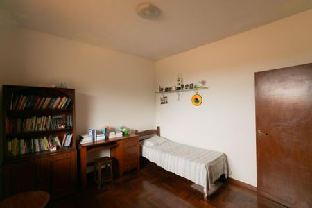 Casa de condomínio à venda com 625m², 5 quartos e 4 vagas Casa de condomínio à venda com 625m², 5 quartos e 4 vagasQuarto 2