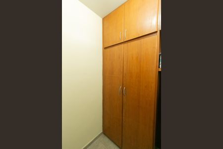 Casa de condomínio à venda com 625m², 5 quartos e 4 vagas Casa de condomínio à venda com 625m², 5 quartos e 4 vagasQuarto de Serviço