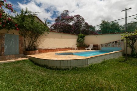 Casa de condomínio à venda com 625m², 5 quartos e 4 vagas Casa de condomínio à venda com 625m², 5 quartos e 4 vagasPiscina