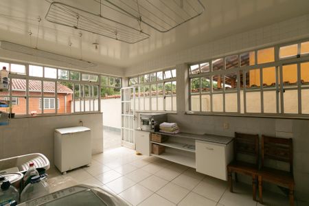 Casa de condomínio à venda com 625m², 5 quartos e 4 vagas Casa de condomínio à venda com 625m², 5 quartos e 4 vagasÁrea de Serviço