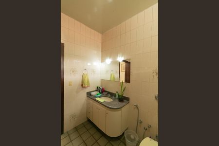 Casa de condomínio à venda com 625m², 5 quartos e 4 vagas Casa de condomínio à venda com 625m², 5 quartos e 4 vagasBanheiro Social