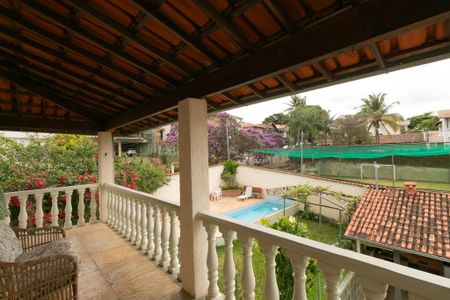 Casa de condomínio à venda com 625m², 5 quartos e 4 vagas Casa de condomínio à venda com 625m², 5 quartos e 4 vagasVaranda da Sala de TV