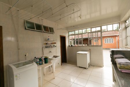 Casa de condomínio à venda com 625m², 5 quartos e 4 vagas Casa de condomínio à venda com 625m², 5 quartos e 4 vagasÁrea de Serviço