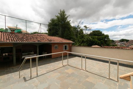 Casa de condomínio à venda com 625m², 5 quartos e 4 vagas Casa de condomínio à venda com 625m², 5 quartos e 4 vagasÁrea Externa