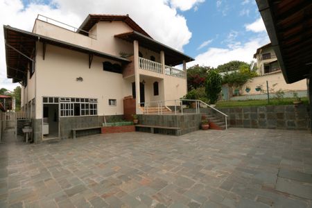 Casa de condomínio à venda com 625m², 5 quartos e 4 vagas Casa de condomínio à venda com 625m², 5 quartos e 4 vagasÁrea Externa
