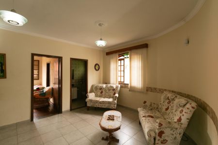 Casa de condomínio à venda com 625m², 5 quartos e 4 vagas Casa de condomínio à venda com 625m², 5 quartos e 4 vagasSala de Estar