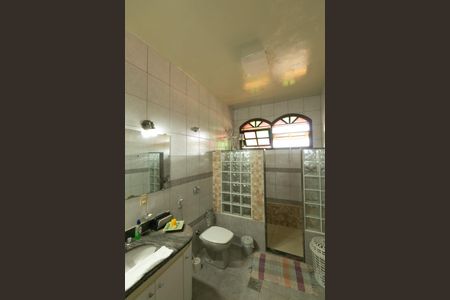 Casa de condomínio à venda com 625m², 5 quartos e 4 vagas Casa de condomínio à venda com 625m², 5 quartos e 4 vagasBanheiro Suite 1