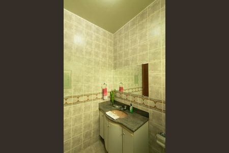 Casa de condomínio à venda com 625m², 5 quartos e 4 vagas Casa de condomínio à venda com 625m², 5 quartos e 4 vagasLavabo