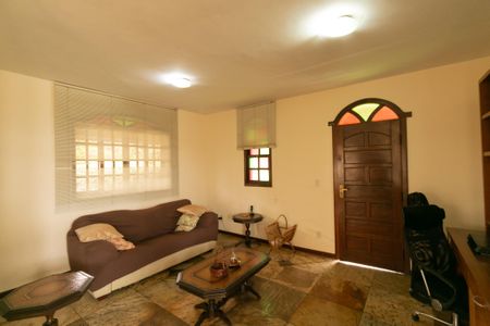 Casa de condomínio à venda com 625m², 5 quartos e 4 vagas Casa de condomínio à venda com 625m², 5 quartos e 4 vagasSala de TV