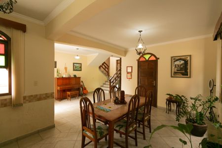 Casa de condomínio à venda com 625m², 5 quartos e 4 vagas Casa de condomínio à venda com 625m², 5 quartos e 4 vagasSala de Jantar