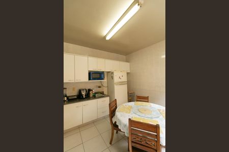 Casa de condomínio à venda com 625m², 5 quartos e 4 vagas Casa de condomínio à venda com 625m², 5 quartos e 4 vagasCozinha