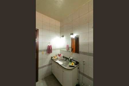 Casa de condomínio à venda com 625m², 5 quartos e 4 vagas Casa de condomínio à venda com 625m², 5 quartos e 4 vagasBanheiro Suite 1