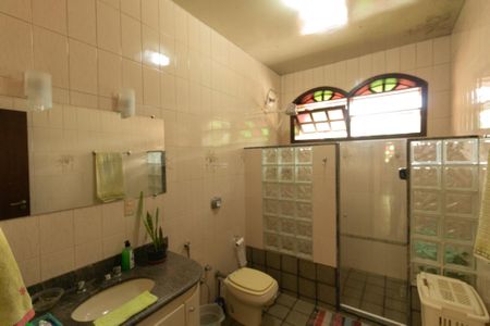 Casa de condomínio à venda com 625m², 5 quartos e 4 vagas Casa de condomínio à venda com 625m², 5 quartos e 4 vagasBanheiro Social