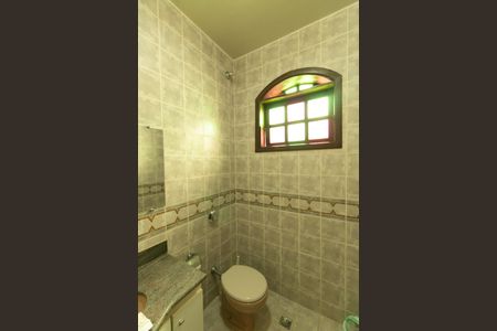 Casa de condomínio à venda com 625m², 5 quartos e 4 vagas Casa de condomínio à venda com 625m², 5 quartos e 4 vagasLavabo