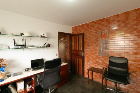 Casa de condomínio à venda com 625m², 5 quartos e 4 vagas Casa de condomínio à venda com 625m², 5 quartos e 4 vagasEscritório