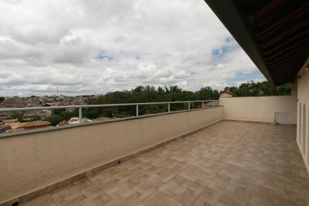 Casa de condomínio à venda com 625m², 5 quartos e 4 vagas Casa de condomínio à venda com 625m², 5 quartos e 4 vagasVaranda da Sala