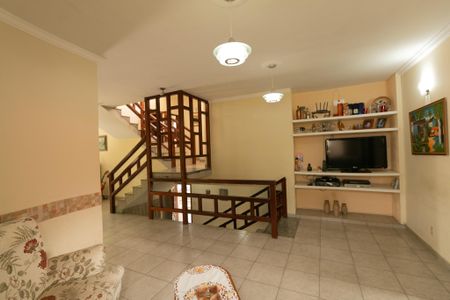 Casa de condomínio à venda com 625m², 5 quartos e 4 vagas Casa de condomínio à venda com 625m², 5 quartos e 4 vagasSala de Estar