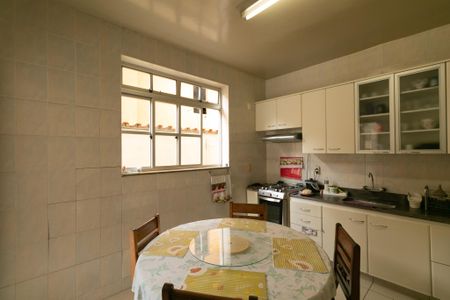 Casa de condomínio à venda com 625m², 5 quartos e 4 vagas Casa de condomínio à venda com 625m², 5 quartos e 4 vagasCozinha