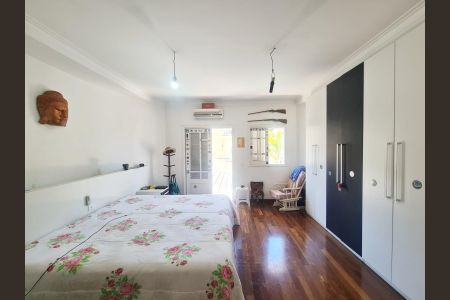 Casa à venda com 585m², 4 quartos e 4 vagas Casa à venda com 585m², 4 quartos e 4 vagasSuíte 3