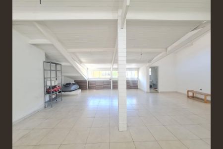 Casa à venda com 585m², 4 quartos e 4 vagas Casa à venda com 585m², 4 quartos e 4 vagasSótão