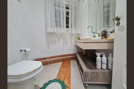 Casa à venda com 585m², 4 quartos e 4 vagas Casa à venda com 585m², 4 quartos e 4 vagasLavabo 1