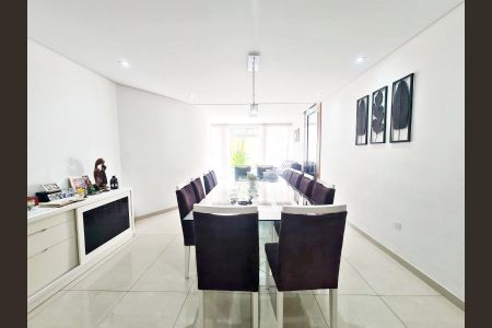 Casa à venda com 585m², 4 quartos e 4 vagas Casa à venda com 585m², 4 quartos e 4 vagasSala de Jantar