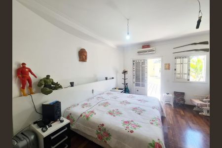 Casa à venda com 585m², 4 quartos e 4 vagas Casa à venda com 585m², 4 quartos e 4 vagasSuíte 3