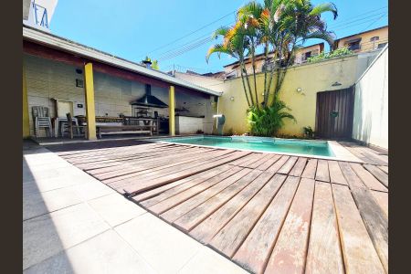 Casa à venda com 585m², 4 quartos e 4 vagas Casa à venda com 585m², 4 quartos e 4 vagasChurrasqueira e Piscina