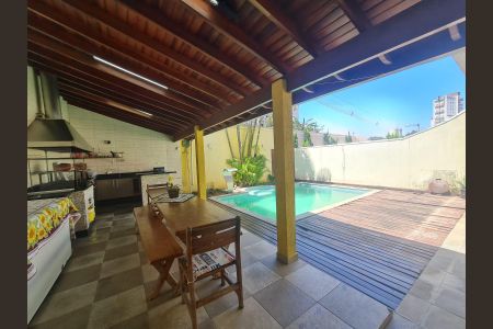 Casa à venda com 585m², 4 quartos e 4 vagas Casa à venda com 585m², 4 quartos e 4 vagasChurrasqueira e Piscina
