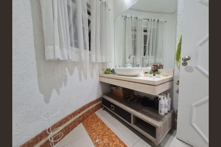 Casa à venda com 585m², 4 quartos e 4 vagas Casa à venda com 585m², 4 quartos e 4 vagasLavabo 1